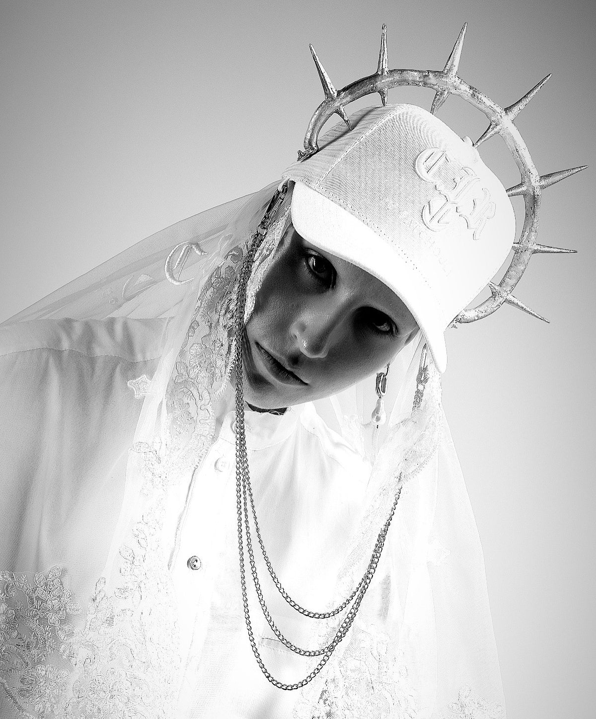 VEILED TRUCKER HAT